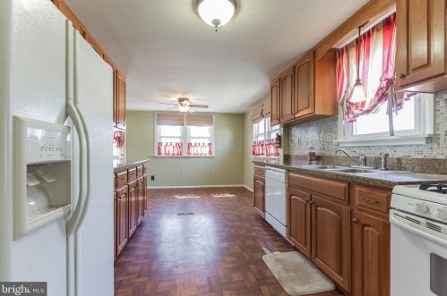 1200 Hessian Ave, West Deptford NJ 08093-1936 exterior