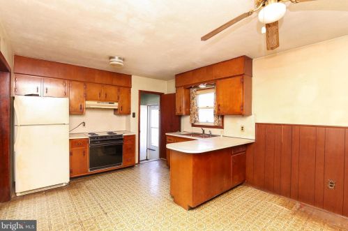 352 Mantua Ave, West Deptford NJ 08066-1277 exterior