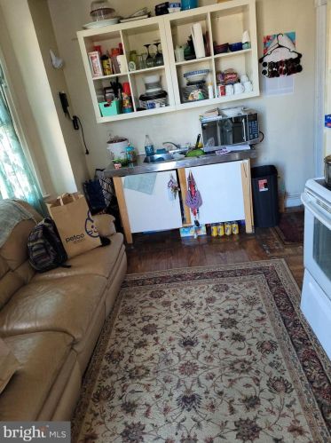 675 Broad St, West Deptford NJ 08096-1605 exterior