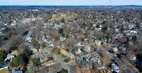 711 Chestnut St, Newton MA 02465-2529 exterior