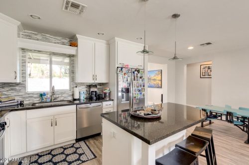 3340 Clarendon Ave, Phoenix AZ 85031-3140 exterior