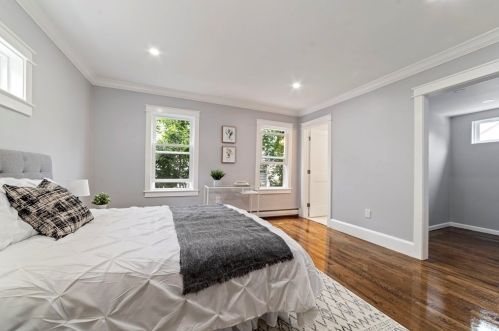 21 Beacon Pl, Chelsea MA  02150-1705 exterior