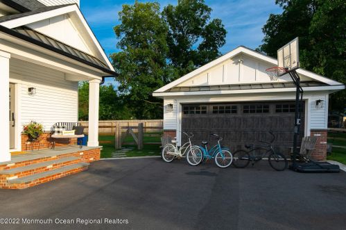 61 Winding Way, Little Silver NJ 07739-1720 exterior