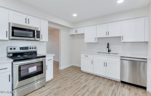 1030 Bethany Home Rd, Phoenix, AZ 85014-2230