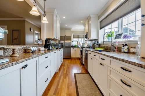 249 Lynn St, Peabody, MA 01960-6535