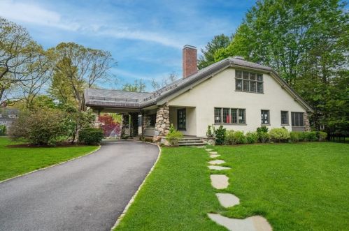 271 Chestnut St, Newton, MA 02465-2932