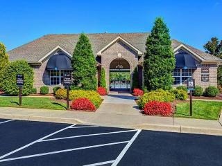 10960 Southgate Manor Dr, Louisville KY  40229-1653 exterior