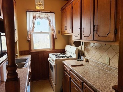 87 Briggs St, New Bedford MA 02740-3206 exterior