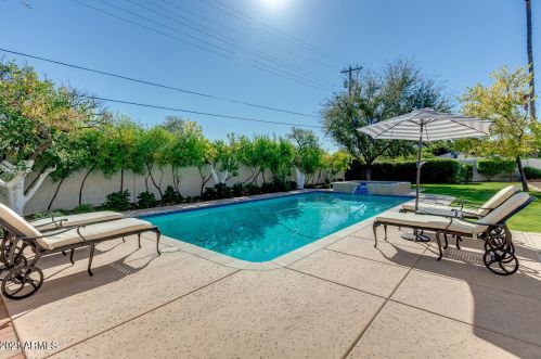 5621 Calle Camelia, Phoenix AZ 85018-4617 exterior