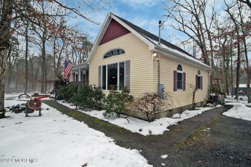 1062 Lakehurst Ave, Jackson Twp NJ 08527-5250 exterior