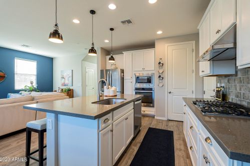 964 Anderson Ave, Phoenix AZ 85023-2208 exterior