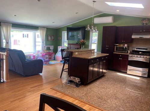 143 Feno Ct, Fall River, MA 02726-3527