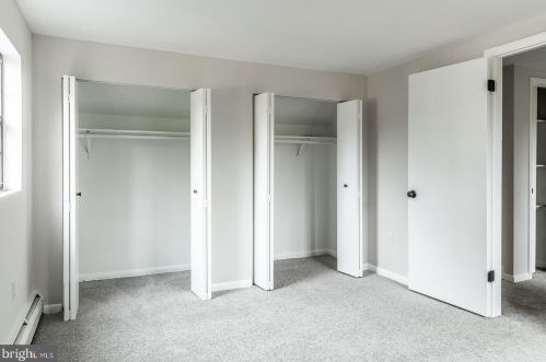 1476 Crown Pt Rd, West Deptford NJ 08093-1712 exterior