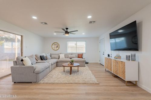 3320 Claire Dr, Phoenix AZ 85032-4933 exterior