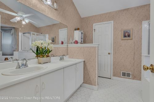 11 Charles Ct, Tinton Falls NJ 07712-7941 exterior