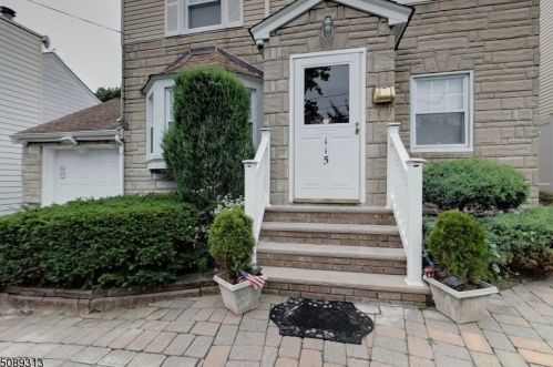 115 Crest Dr, Belleville, NJ 07109-2829