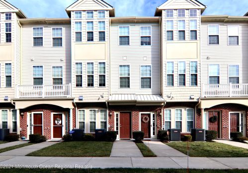 29 Jake Dr, Tinton Falls NJ 07712-7533 exterior