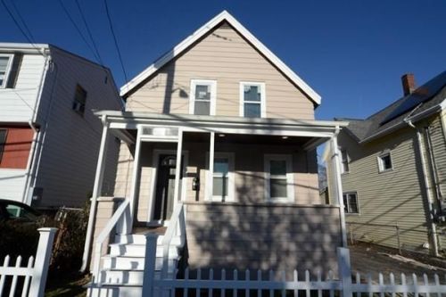 19 Arlington St, Everett MA  02149-3824 exterior