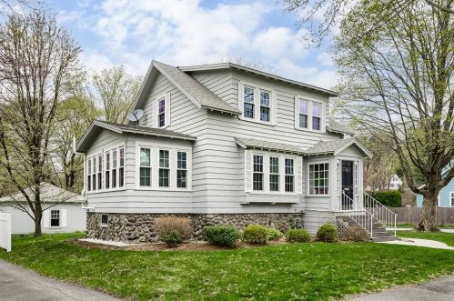 47 Amherst St, Worcester, MA 01602-2009