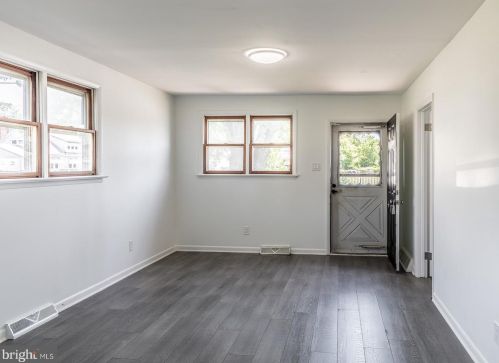 449 Broad St, West Deptford NJ 08096-1055 exterior