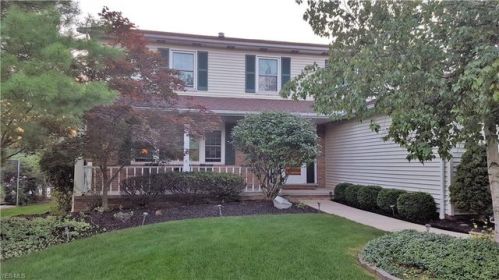 7800 Pompano Ct, Cleveland, OH 44134-5873