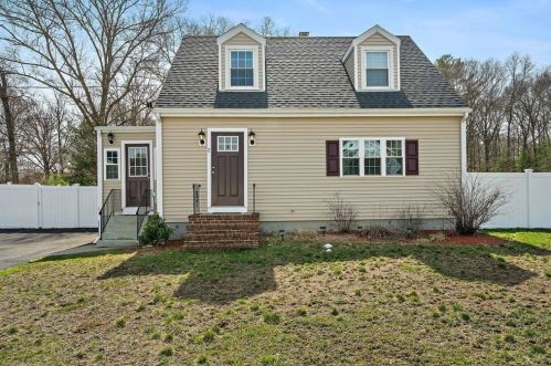 2 Woodbine St, Taunton, MA 02780-4027