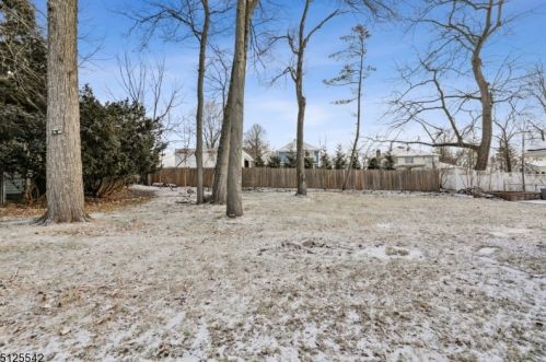 13 Fairview Dr, East Hanover NJ  07936-3506 exterior