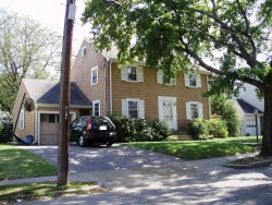 91 Fessenden St, Newton, MA 02460-1119