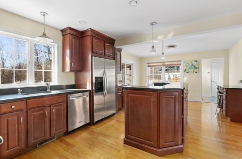 14 Wompatuck Rd, Hingham MA 02043-1100 exterior