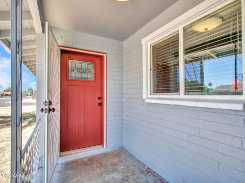 5526 Clarendon Ave, Phoenix AZ 85033-4118 exterior