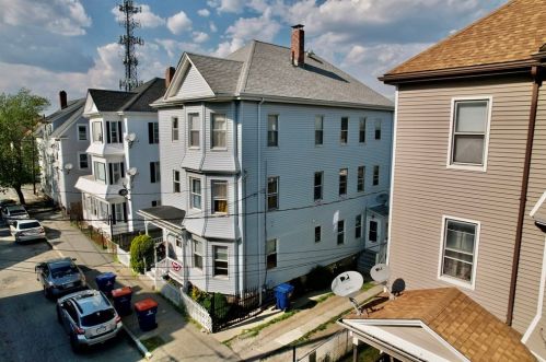 492 Summer St, New Bedford MA 02740-5626 exterior