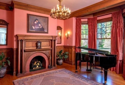 1 Sears Rd, Southborough MA 01772-1101 exterior