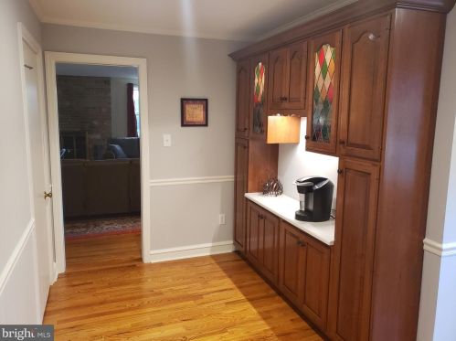 645 Kings Hwy, West Deptford NJ 08096-3129 exterior