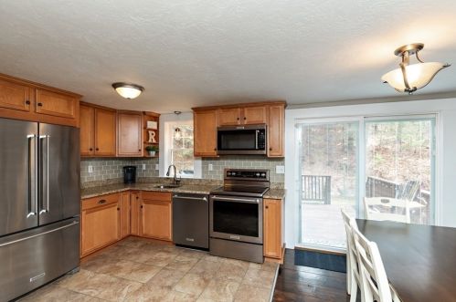 7 Yale Ave, Plymouth, MA 02360-4932