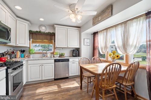 260 Columbus Dr, West Deptford NJ 08051-1258 exterior