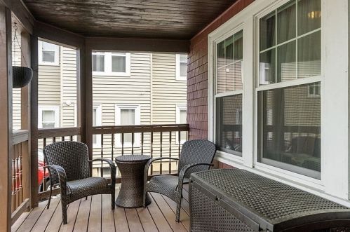 3 Hartshorn Ave, Worcester, MA 01602-2903