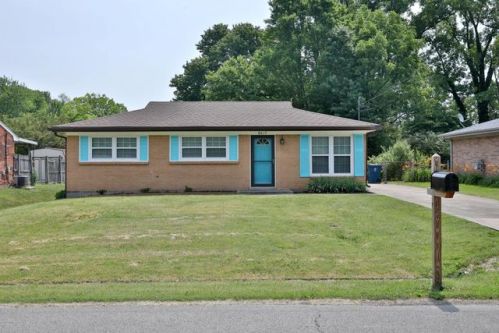 8017 Woodbury Dr, Louisville KY  40219-3774 exterior