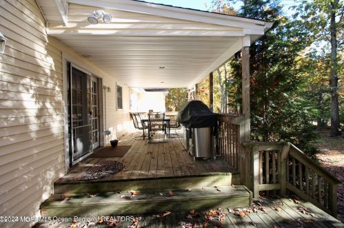 1062 Lakehurst Ave, Jackson Twp NJ 08527-5250 exterior