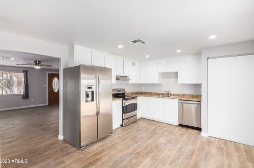 1636 61 St, Phoenix AZ 85033-1714 exterior