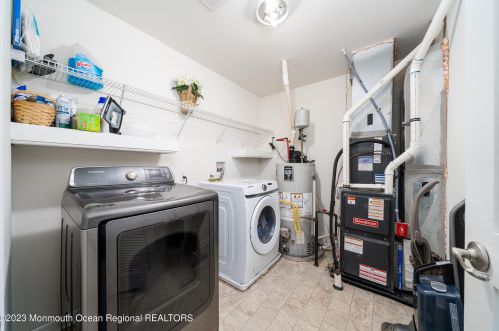 38 Kyle Dr, Tinton Falls NJ 07712-7536 exterior