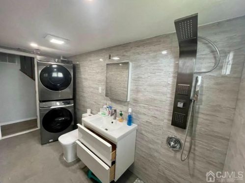 78 Hagaman St, Carteret NJ  07008-1946 exterior