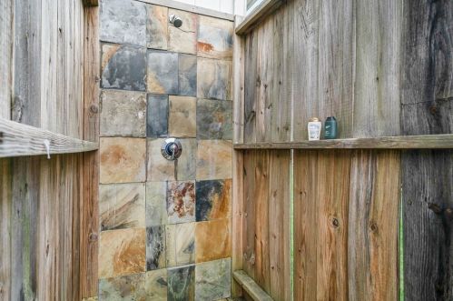 395 King James Blvd, Taunton MA  02780-7703 exterior