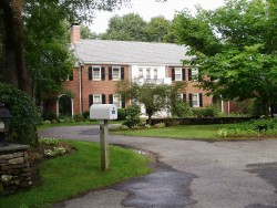 142 Neshobe Rd, Newton, MA 02468-1337