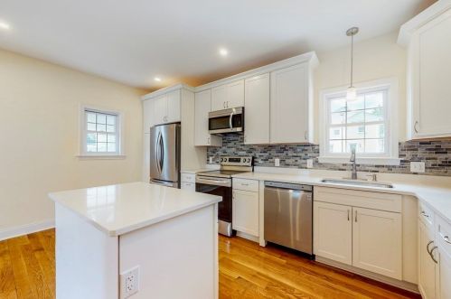 6 Pine Grove St, Milton MA  02186-4314 exterior