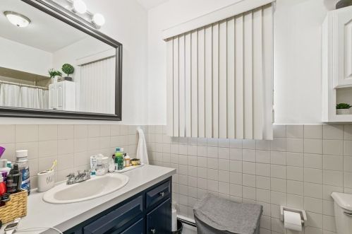 145 Church St, New Bedford MA 02745-5023 exterior