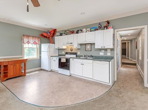 1626 Main St, Leicester MA 01524-1917 exterior