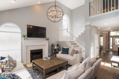 4027 Azure Ln, Addison TX 75001-3105 exterior