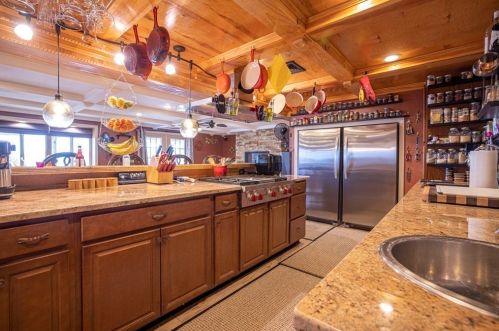 19 Over Jordan Rd, Wareham MA 02571-2414 exterior