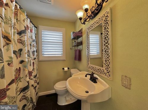 1 Beech Pl, West Deptford NJ 08096-3301 exterior