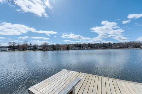 31 Indian Lk Pkwy, Worcester MA 01605-1215 exterior